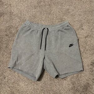 Nike Men's Grey Tech Fleece Shorts